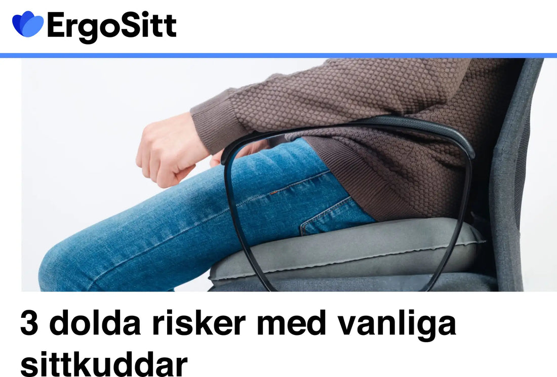 Person sitter tillbakalutad på en kontorsstol med en vanlig sittkudde – illustrerar riskerna med traditionella sittlösningar