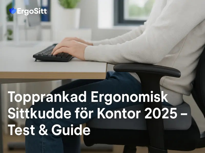 Person sitter på ErgoKudden i svensk kontorsmiljö – topprankad ergonomisk sittkudde för kontor 2025 enligt oberoende test och recension.