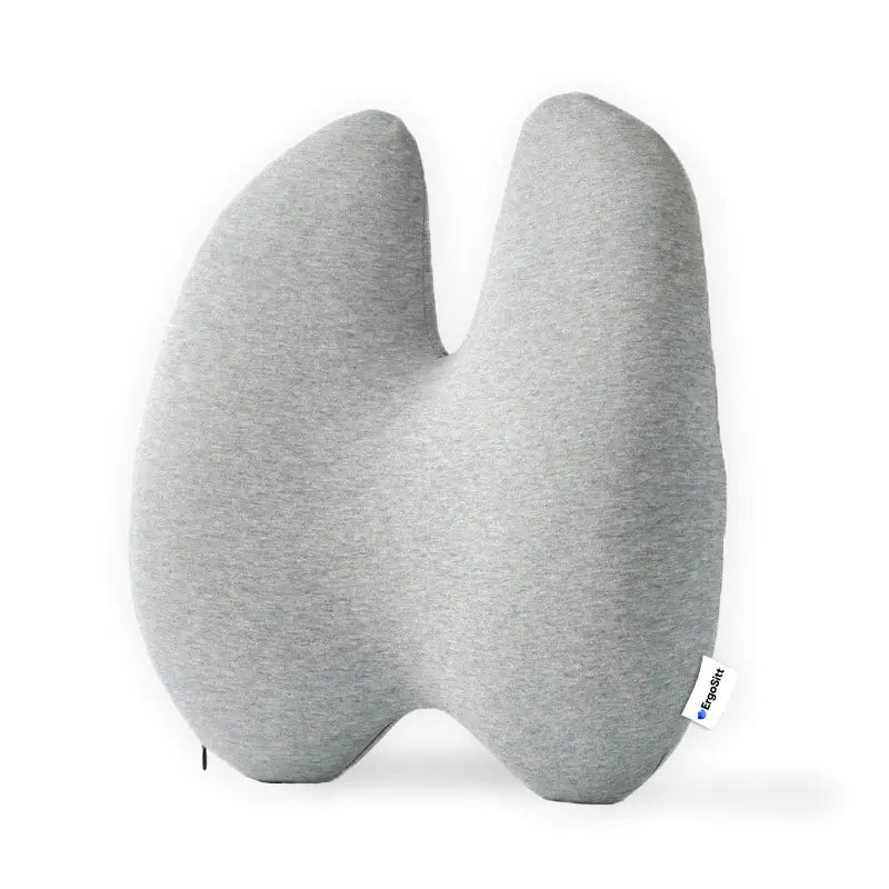 Framifrån bild av ErgoStöd™, en ergonomisk ländryggskudde som ger stöd och tryckavlastning för bättre hållning och komfort.