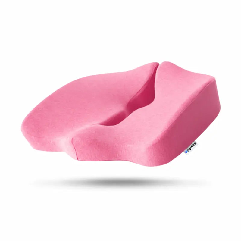 ErgoKudden ergonomisk tryckavlastande sittkudde i rosa med urtagning för svanskota — produktbild mot vit bakgrund
