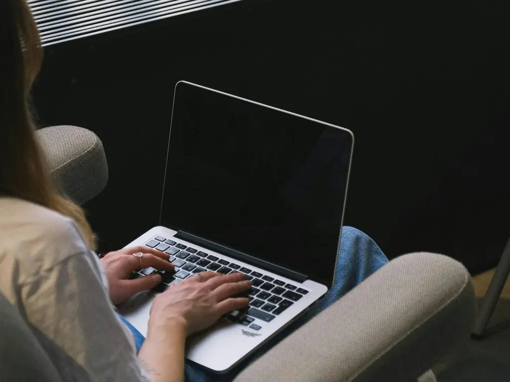 7 sätt ett ergonomiskt ryggstöd minskar ryggsmärta direkt