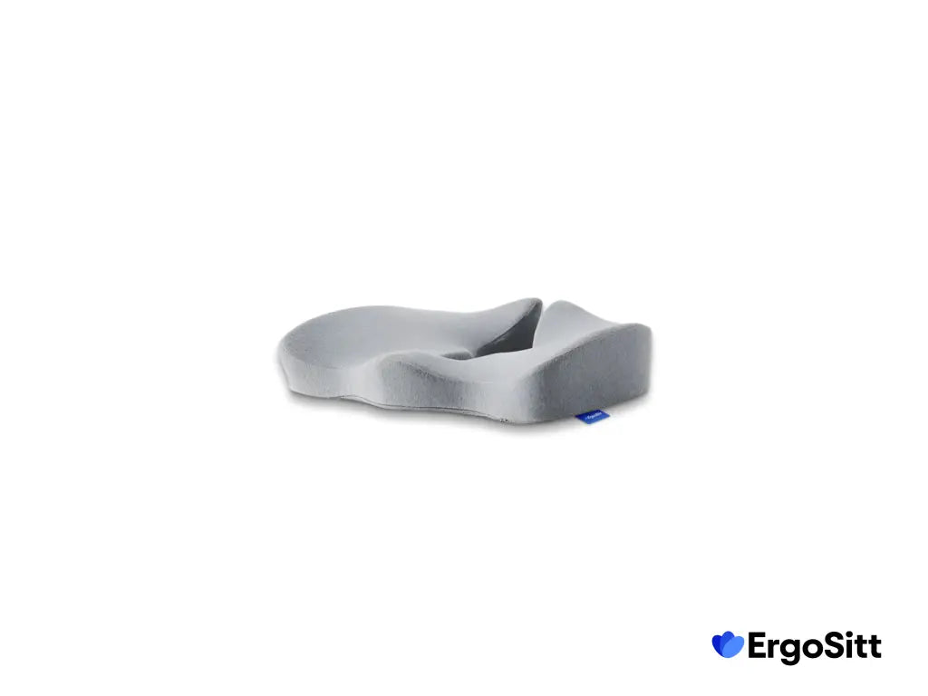 ErgoKudden™, en ergonomisk sittkudde från Ergositt, designad för att lindra ryggsmärta och förbättra sittkomfort. Kudden är tillverkad av HYPERSKUM™-memory foam för optimal tryckavlastning och stöd vid långvarigt sittande.
