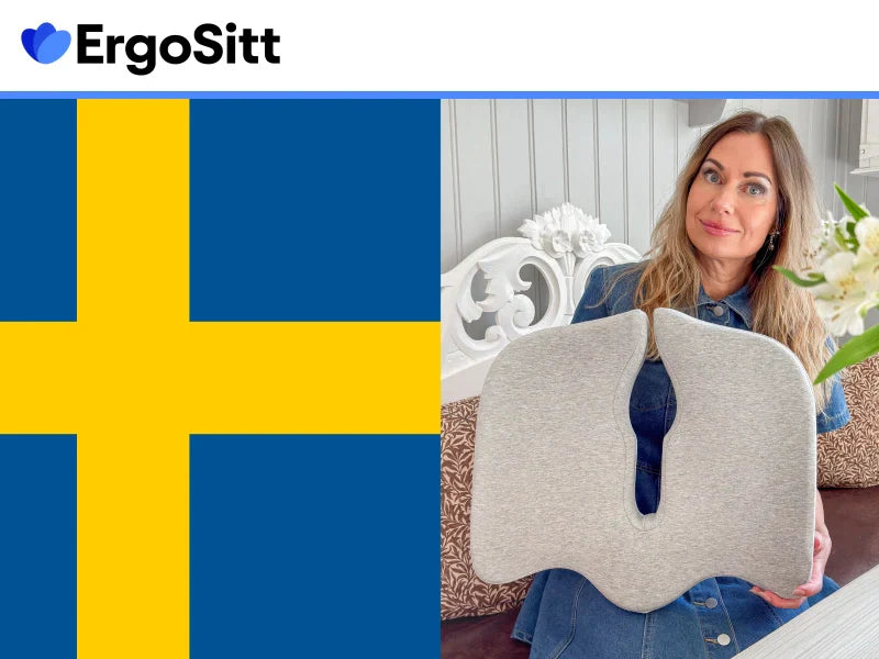 Kvinna håller ErgoKudden – bästa ergonomiska sittkudden för ryggont i Sverige
