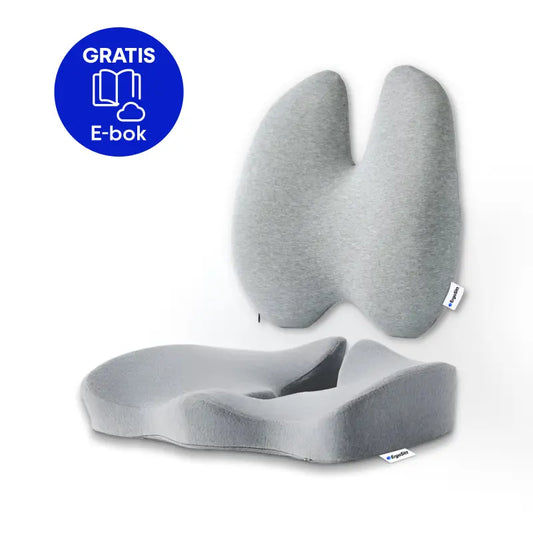 ErgoPaketet™ i elegant grå färg, bestående av en ergonomisk sittdyna och ryggstöd för optimal komfort och stöd. Perfekt för att förbättra hållning och minska ryggsmärta. Inkluderar en gratis e-bok med ergonomiska tips.