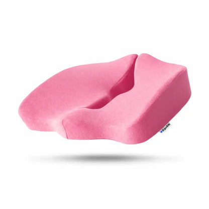 ErgoKudden ergonomisk tryckavlastande sittkudde i rosa med urtagning för svanskota — produktbild mot vit bakgrund
