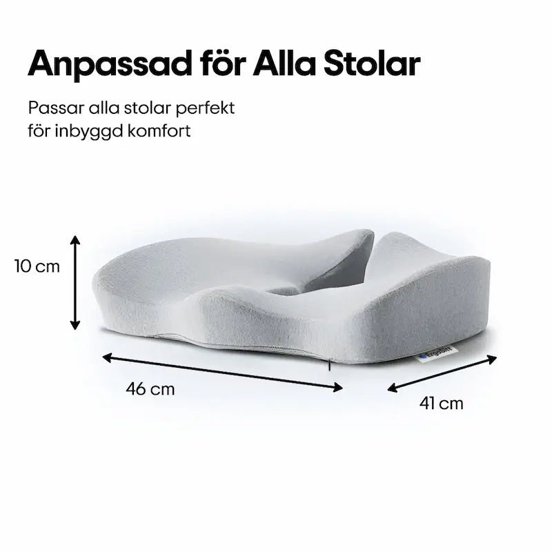 ErgoKudden ergonomisk sittkudde i grått med måttangivelse 46 x 41 x 10 cm — anpassad för att passa alla stolar med inbyggd komfort